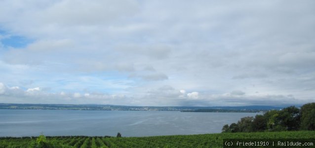 Konstanz im Hintergrund rechts (von Meersburg aus gesehen)