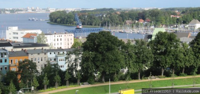 Blick zur Warnow / Blick aus dem Hotelzimmer in der 6. Etage