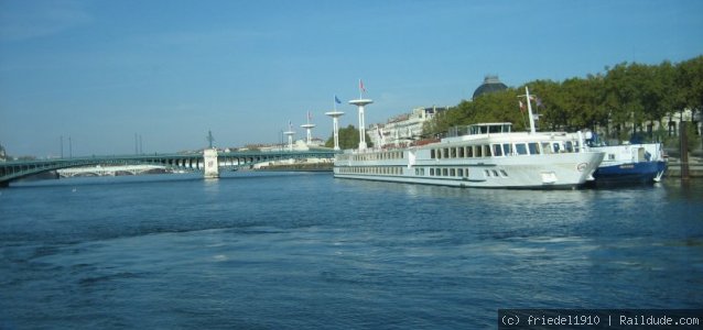 Anlegestelle der Flusskreuzfahrtschiffe