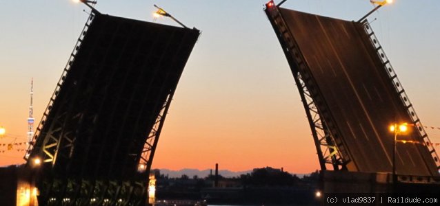 Дворцовый мост Белой ночью / The Palace bridge at the White night