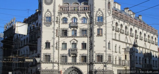 Дом с башнями на пл. Л. Толстого / The building with towers on L. Tolstoy's square