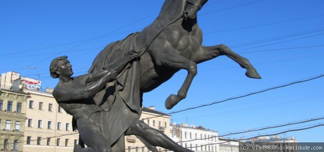 Скульптура на Аничковом мосту через Фонтанку / The sculpture of Anichkov bridge on Fontanka river