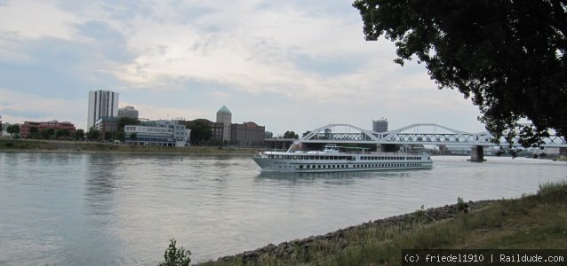 Ludwigshafen von Mannheim aus gesehen