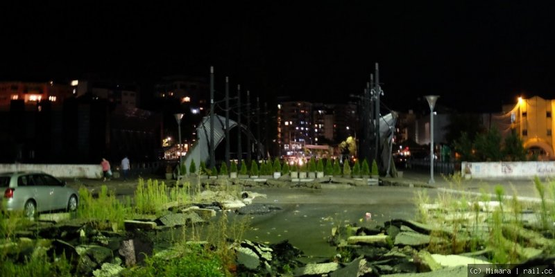 Barricades in front of the bridge from south to north Mitrovica